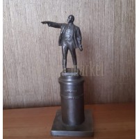 Бюст "Ленин на постаменте (60-е г.)" Бюст "Ленин на постаменте (60-е г.)"