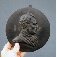 Бюст "Орджоникидзе (барельеф)" Бюст "Орджоникидзе (барельеф)"