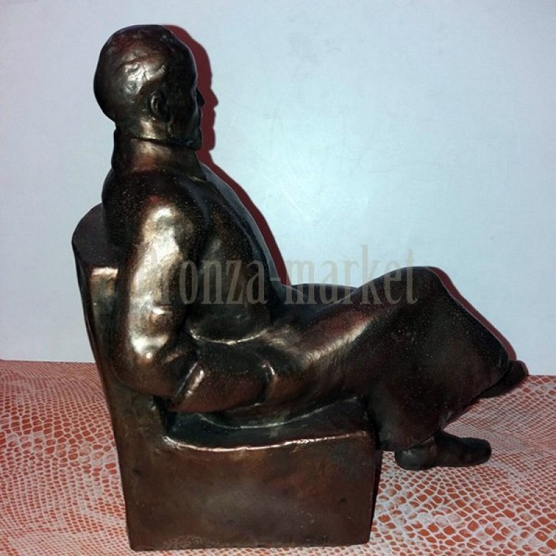 Бюст Дзержинский в кресле