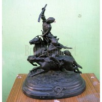 Статуэтка антикварная "Джигитовка"