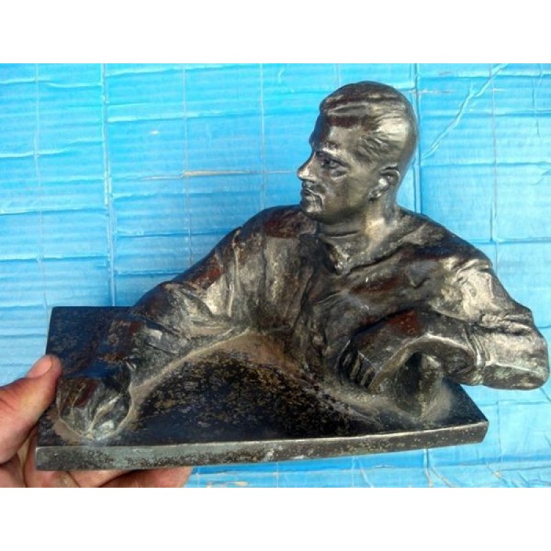 Маяковский (по пояс)