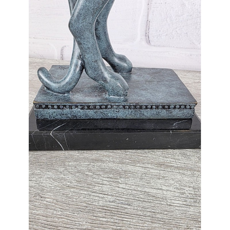 Кот с подносом