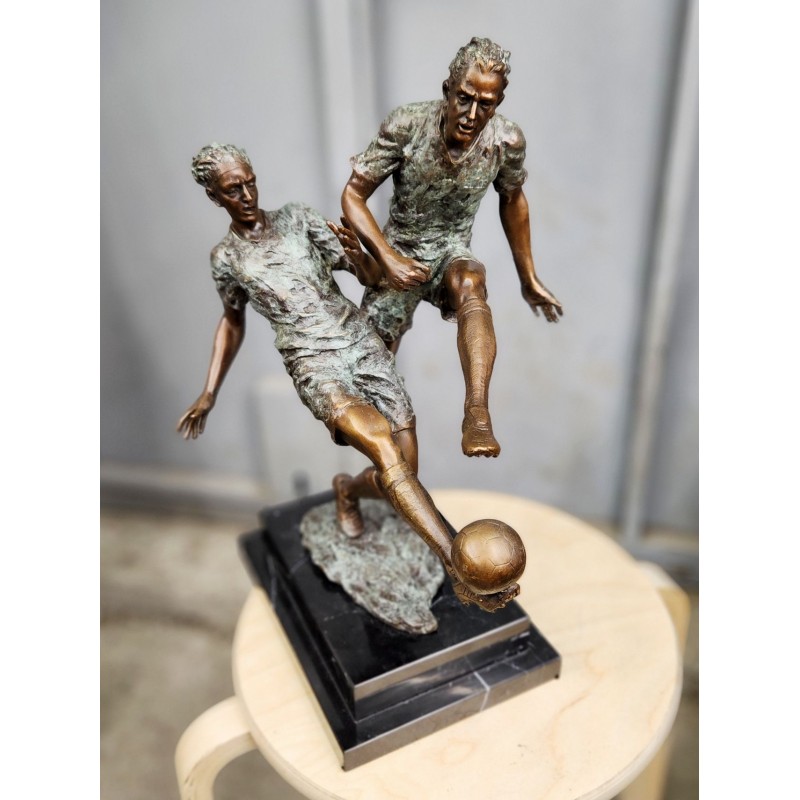 Статуэтка "Футболисты в борьбе (10кг, 43см)"