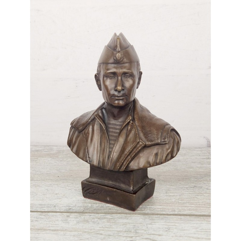 Путин (в форме, 32см)