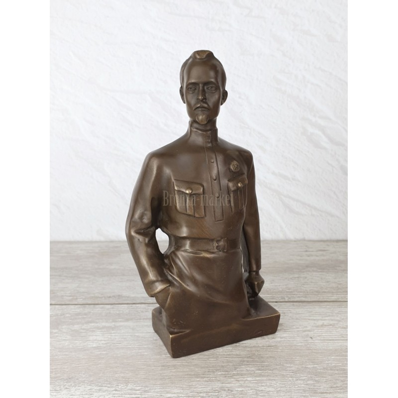 Дзержинский в кителе