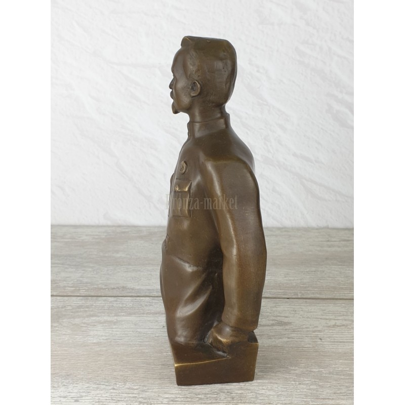 Дзержинский в кителе