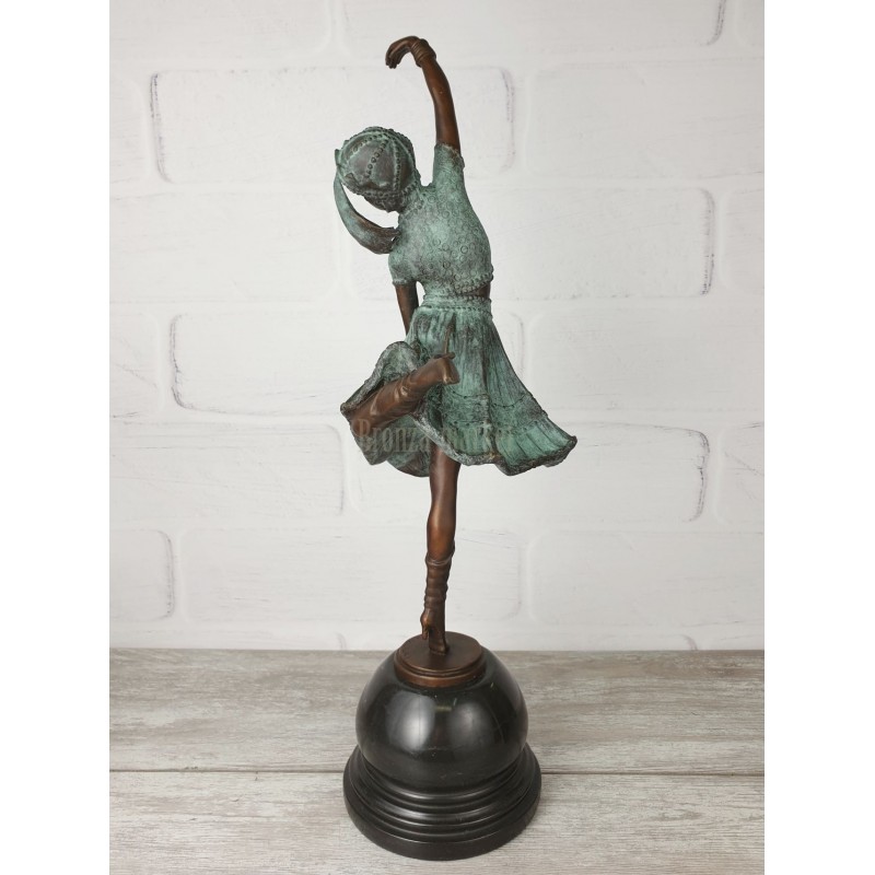 Танцовщица (в сапожках)