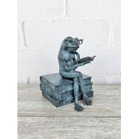 Лягушка читает книги Лягушка читает книги