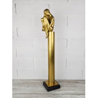 Обнажённая на пьедестале