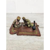 Статуэтка "Мусульмане играют в кости" Статуэтка "Мусульмане играют в кости"