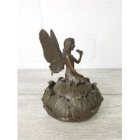 Шкатулка "Дюймовочка с цветком"
