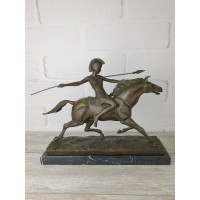 Афина на коне с копьём Афина на коне с копьём