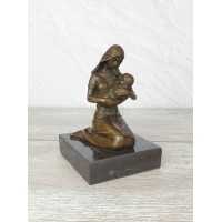 Девушка с ребёнком Девушка с ребёнком
