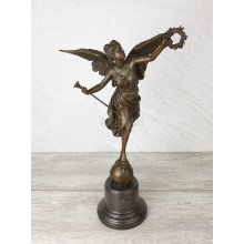 Ника с венком (39см)