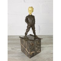 Мальчик горнолыжник (кость) Мальчик горнолыжник (кость)