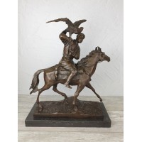 Статуэтка "Охотник с соколом (поменьше)" Статуэтка "Охотник с соколом (поменьше)"