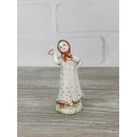 Плясунья с платком