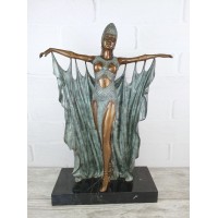 Танцовщица "Летучая мышь" Танцовщица "Летучая мышь"