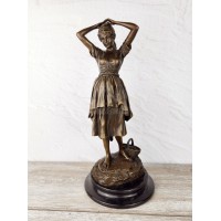 Селянка с корзиной Селянка с корзиной