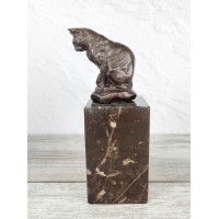 Кошка на камне (малая)