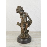 Мальчик с корзиной винограда