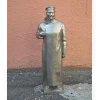 Дзержинский (в полный рост) Дзержинский (в полный рост)