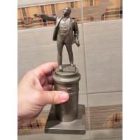 Ленин на постаменте (60-е г.)